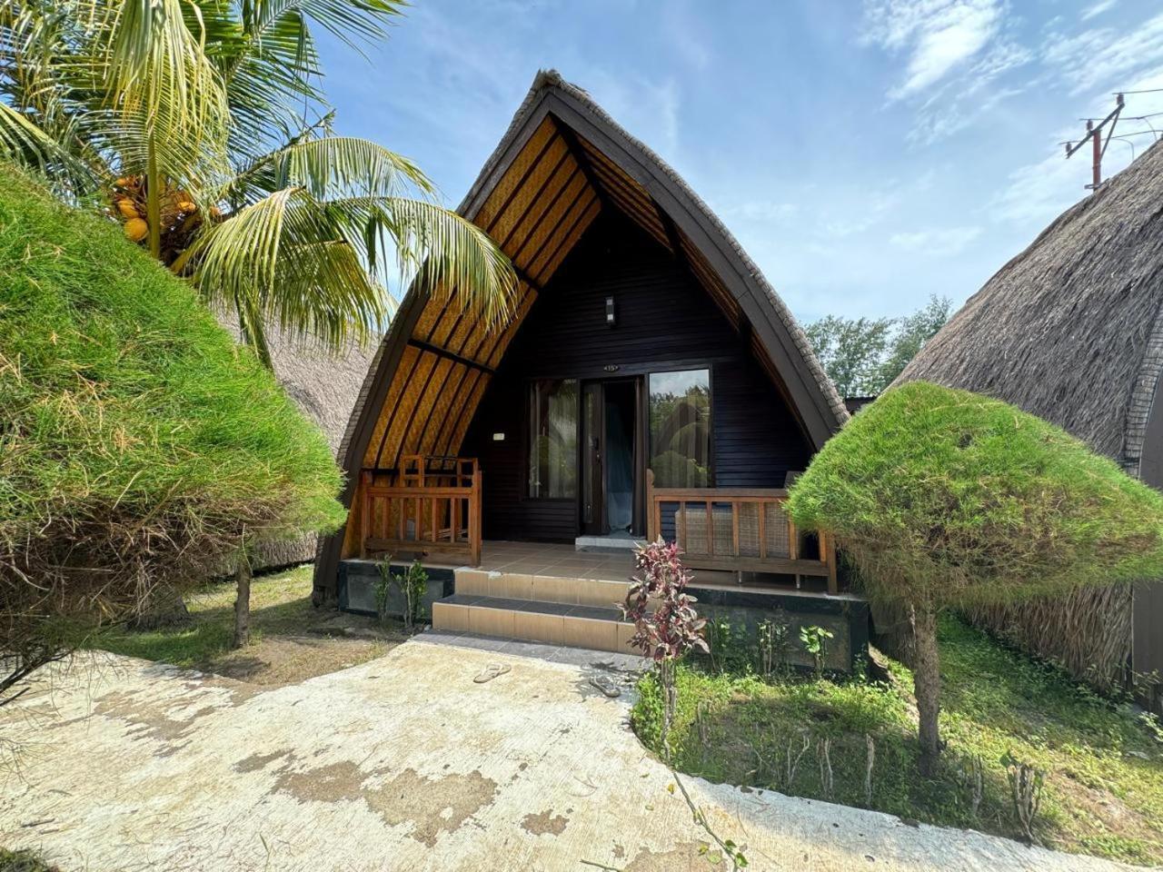 Sandy Beach Bungalows Gili Islands Exterior photo
